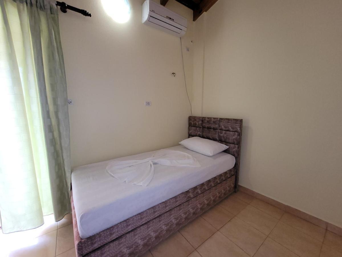 Apartments Luis 卡萨米尔 外观 照片