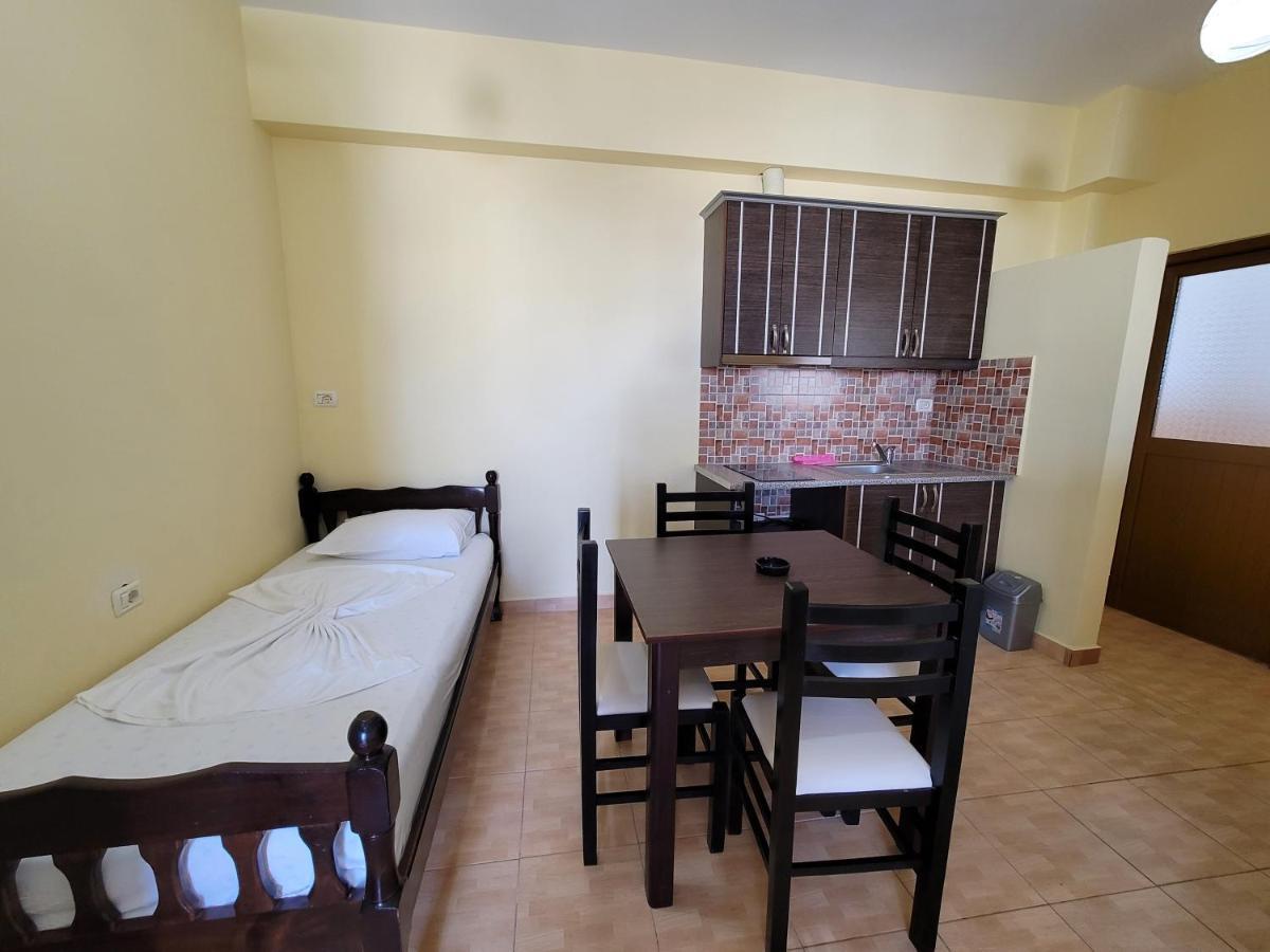 Apartments Luis 卡萨米尔 外观 照片
