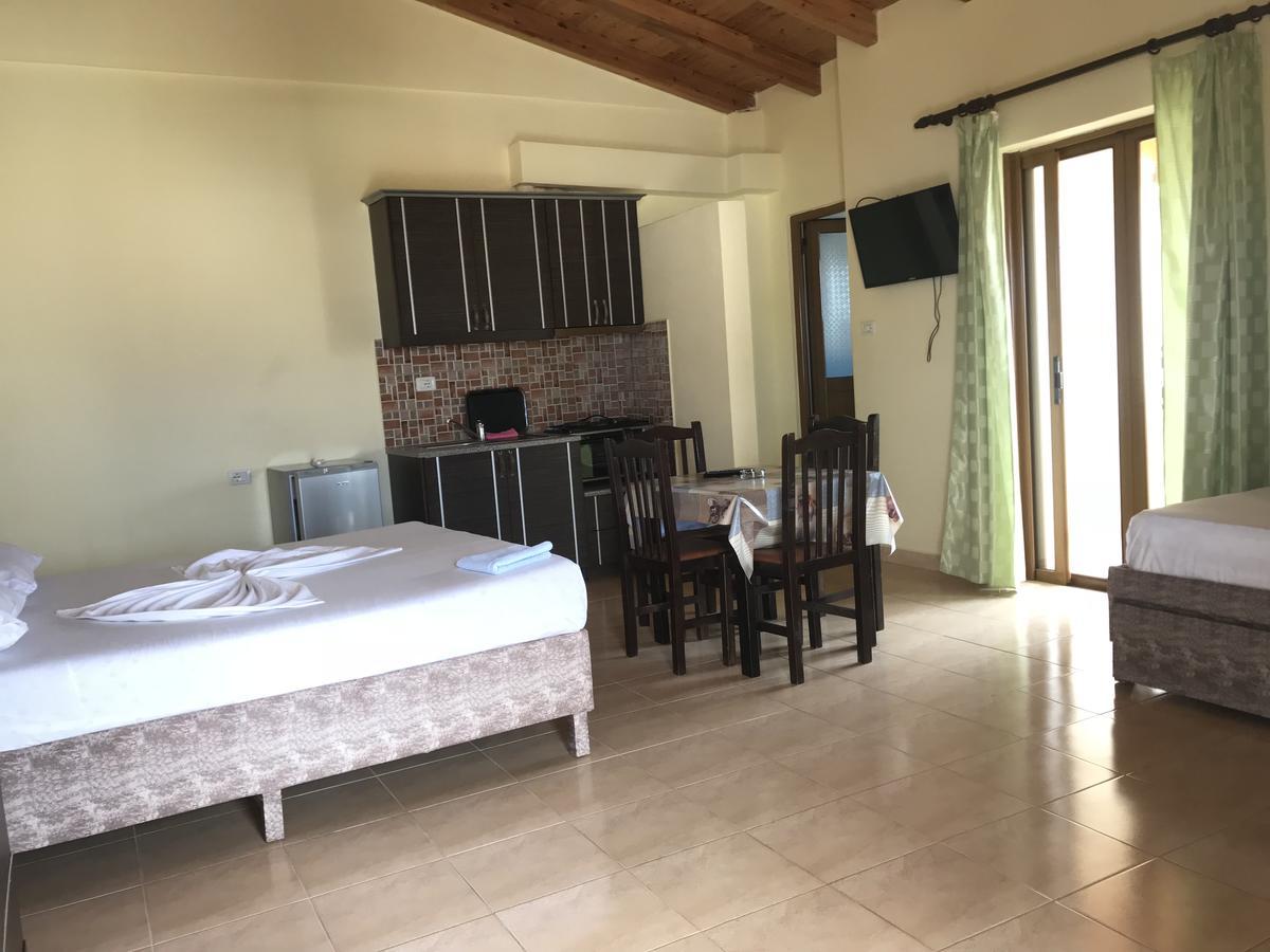 Apartments Luis 卡萨米尔 外观 照片