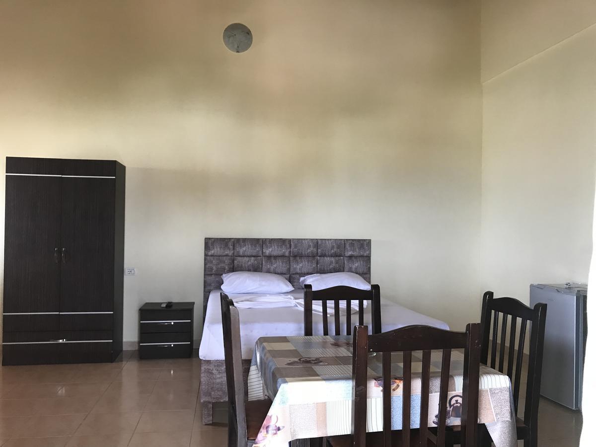 Apartments Luis 卡萨米尔 外观 照片